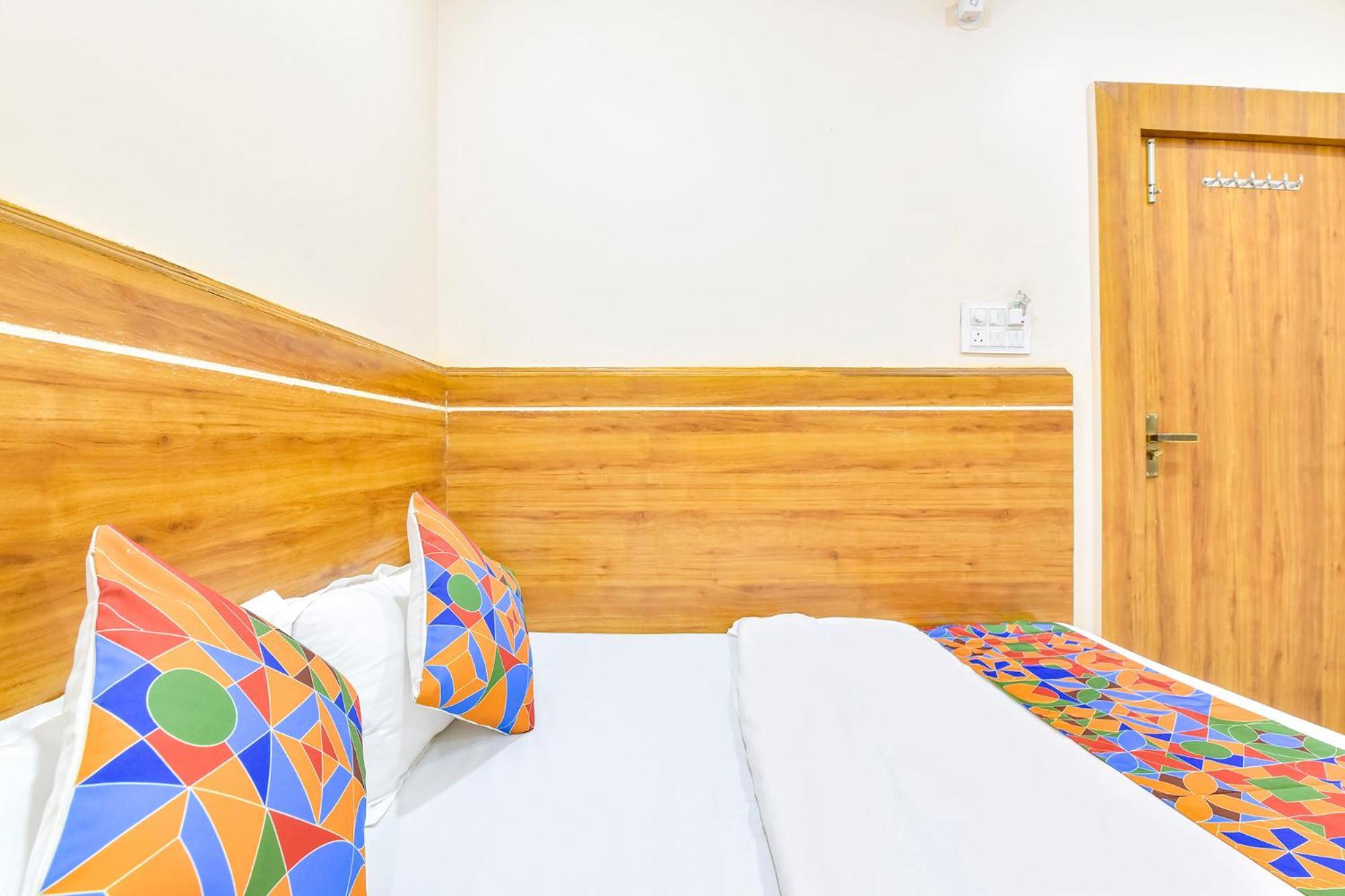 Fabhotel Somnath Ujjain Esterno foto